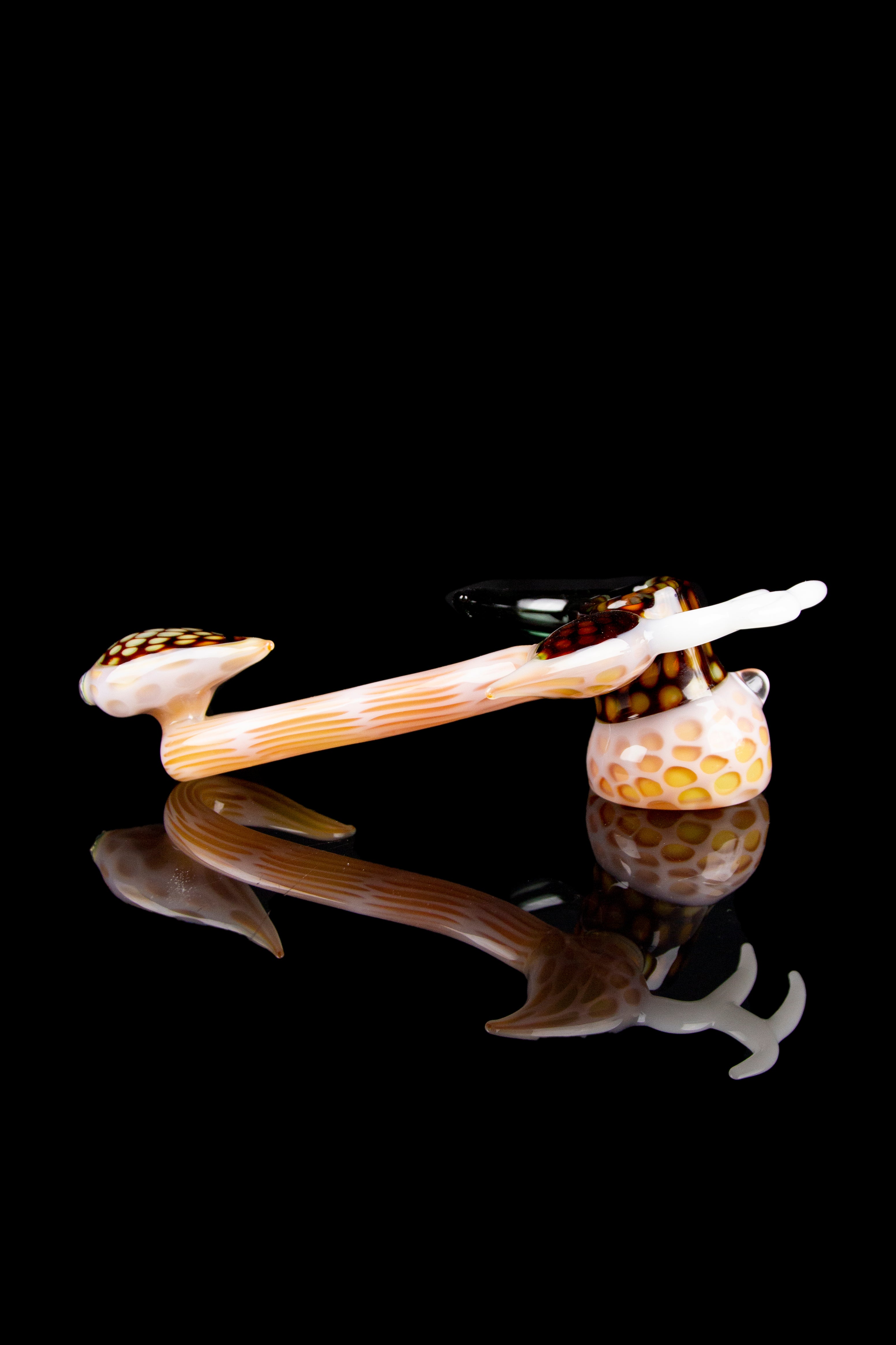 Exquisite Tiger Cowrie Hammer-Style Hand Pipe