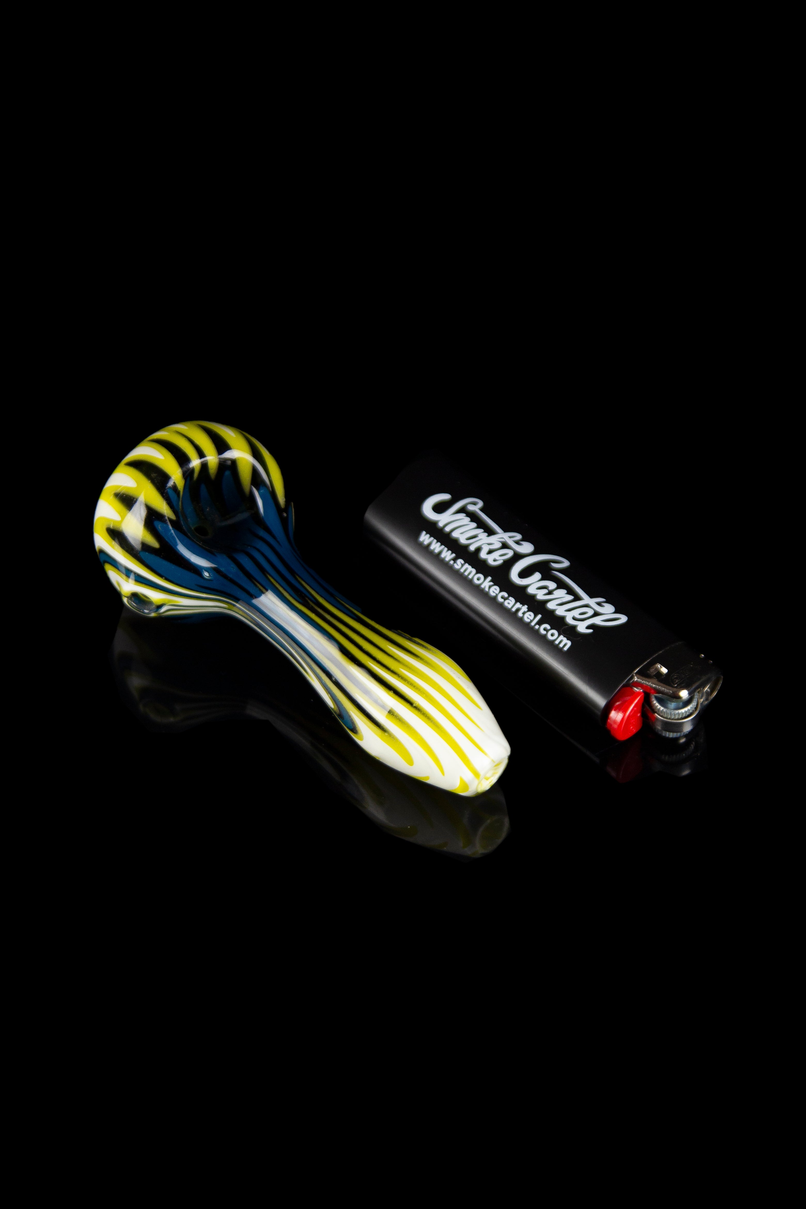 Calibear Shimmering Wig Wag Spoon Pipe - A Stunning Smoking Companion