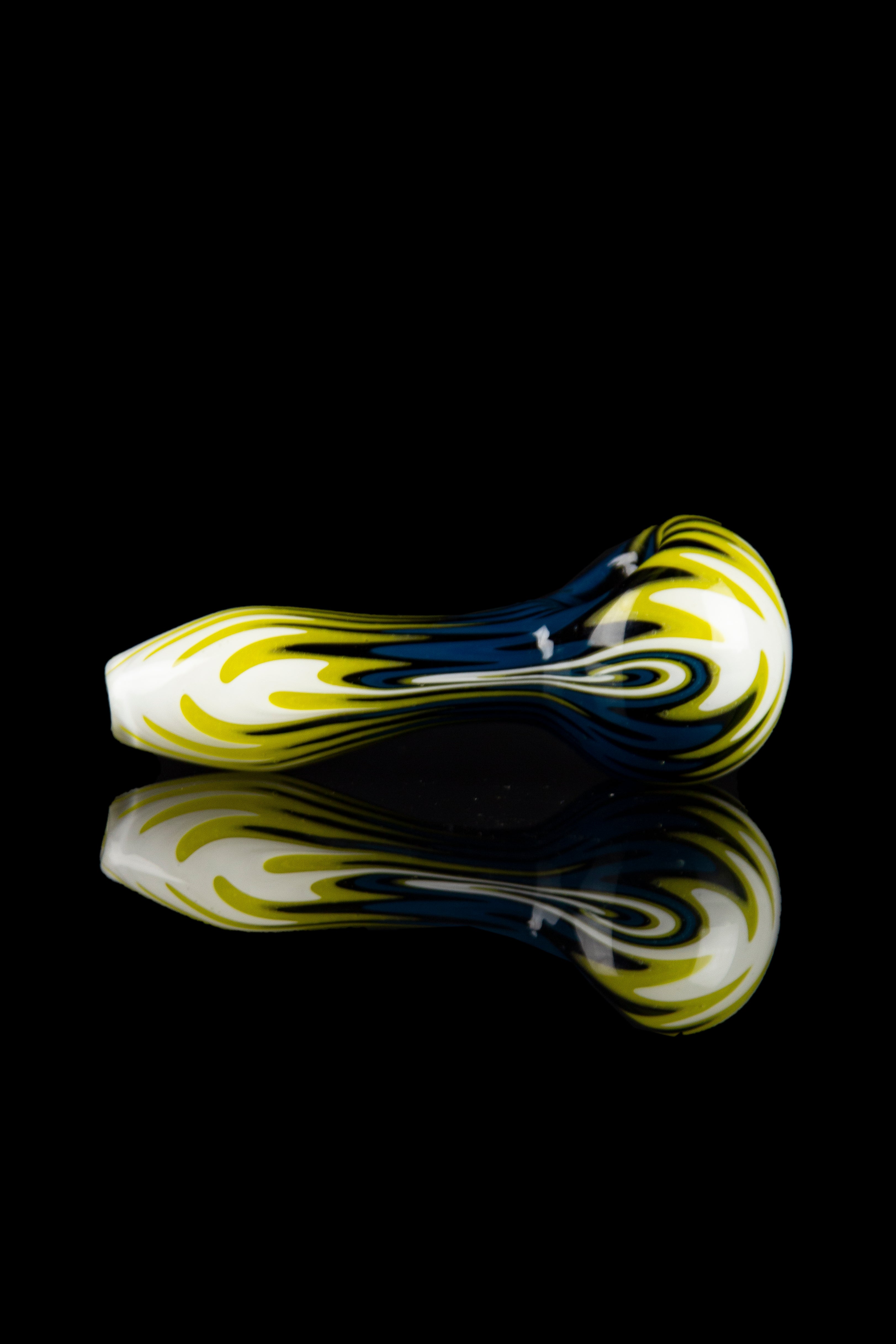 Calibear Shimmering Wig Wag Spoon Pipe - A Stunning Smoking Companion
