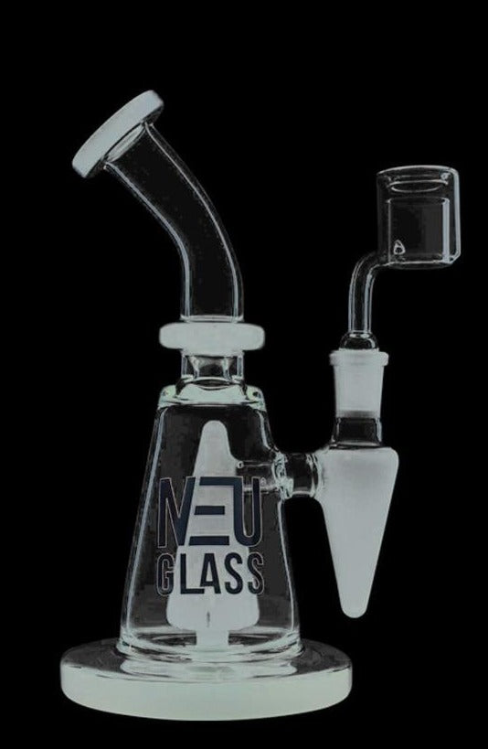 NEU 8 - inch Pyramid Dab Rig: A Compact Water Pipe Marvel