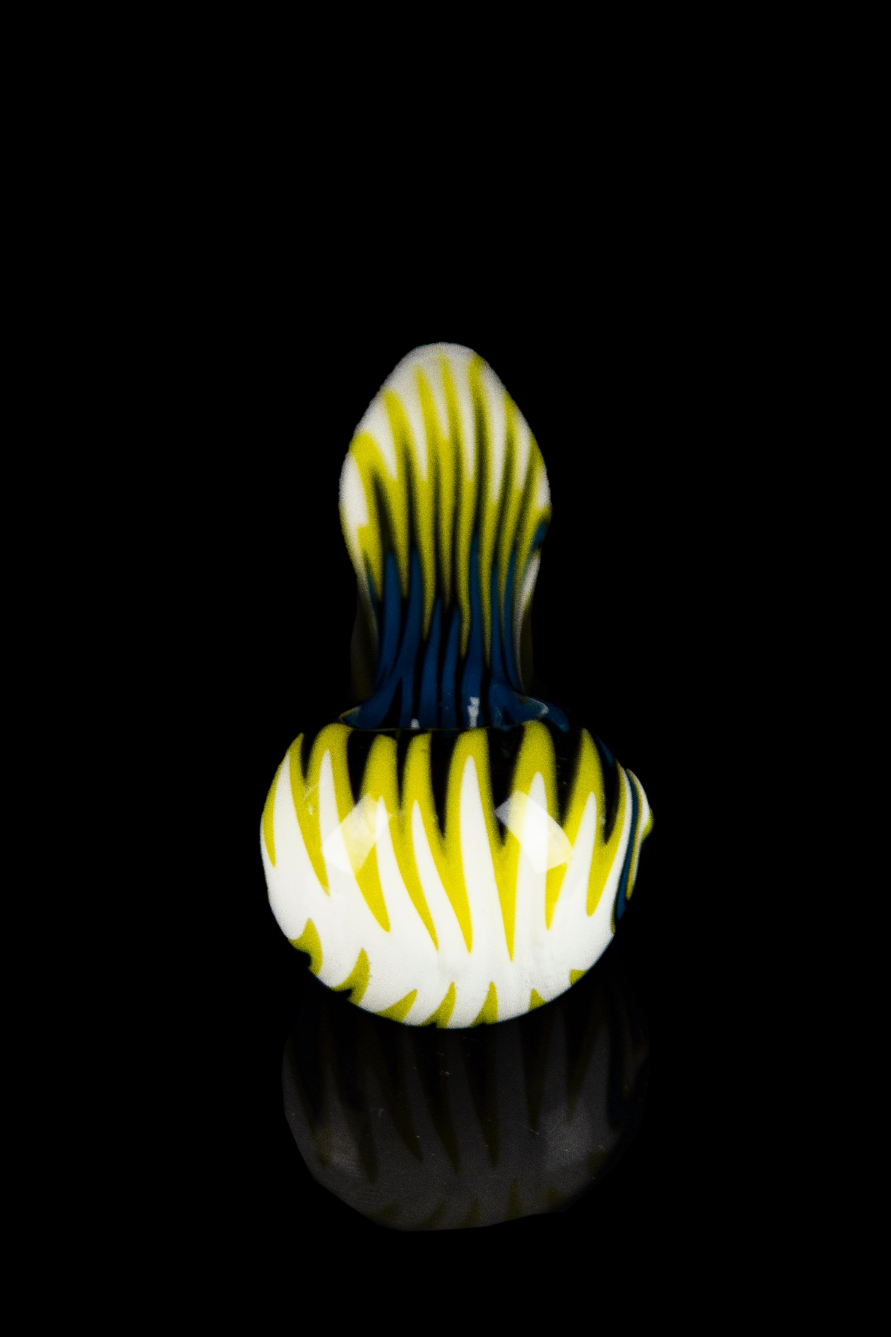 Calibear Shimmering Wig Wag Spoon Pipe - A Stunning Smoking Companion