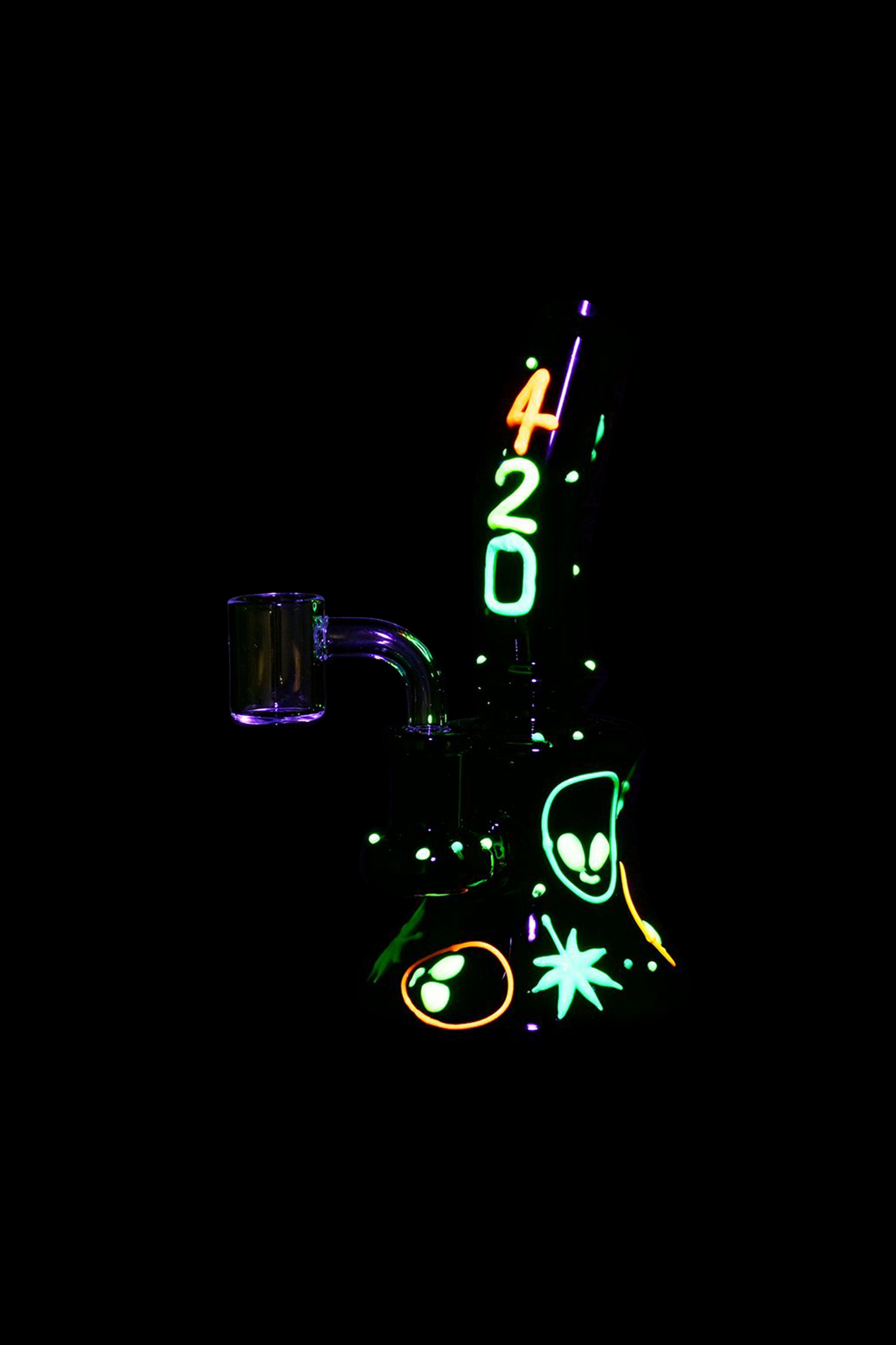 420 Alien Glow - In - The - Dark Glass Dab Rig: An Out - of - This - World Smoking Experience!